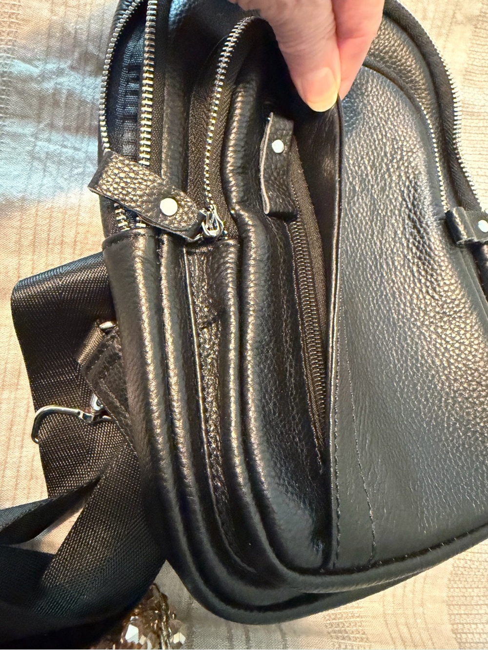 Italian Black pebbled genuine leather sling backpack/crossbody chest bag Unisex - Picture 6 of 11